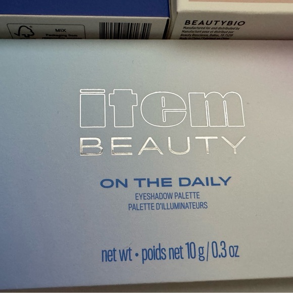 Makeup & Skin Care Bundle - Picture 8 of 9